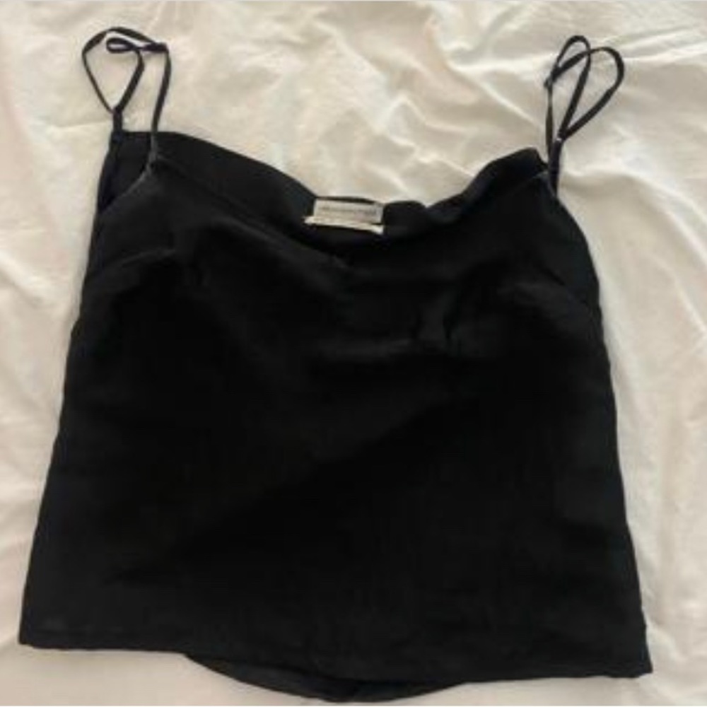 🔥
Urban outfitters black satin cowl neck tank top.